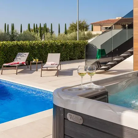 Villa Old Olive Iv - Heated Pool - By Vivi Rent