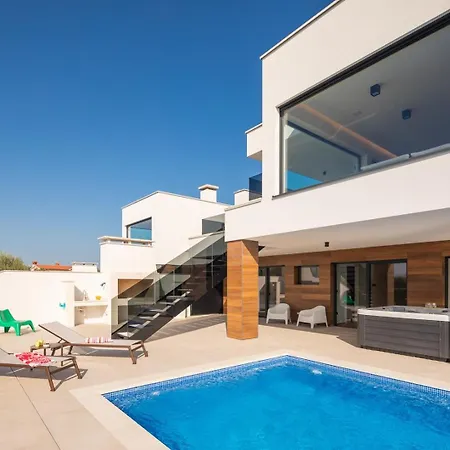 Old Olive Iv - Heated Pool - By Vivi Rent
