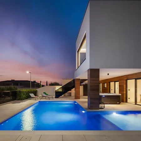 Villa Old Olive Iv - Heated Pool - By Vivi Rent Vodnjan