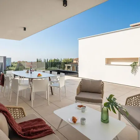 Old Olive Iv - Heated Pool - By Vivi Rent