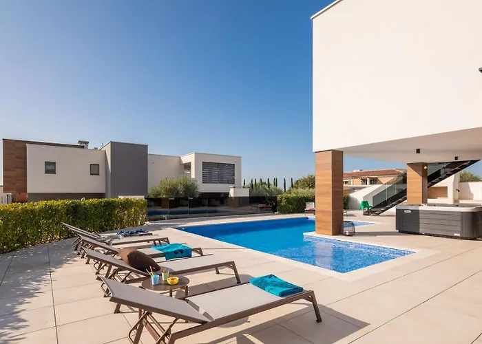 Villa Old Olive Iv By Vivi Rent