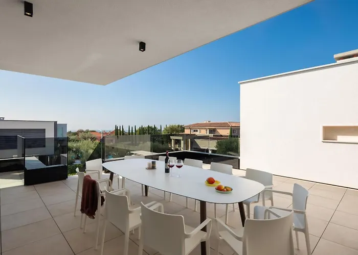 Old Olive Iv By Vivi Rent * Vodnjan