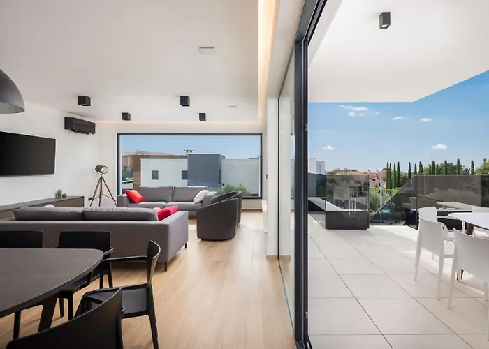 Old Olive Iv By Vivi Rent * Vodnjan