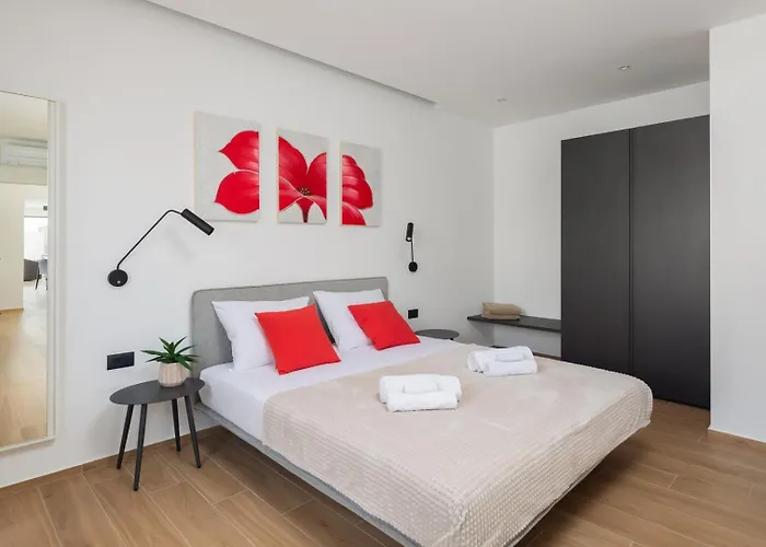 Old Olive Iv By Vivi Rent Villa