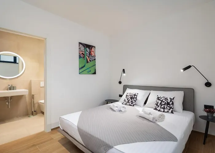 Old Olive Iv By Vivi Rent Villa