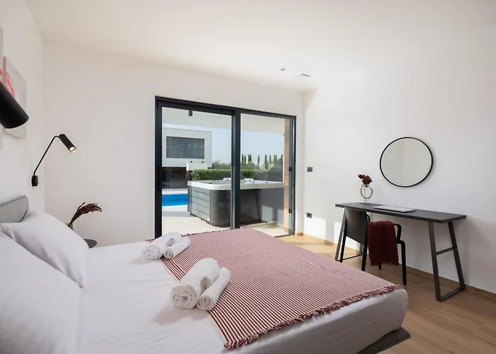 Old Olive Iv By Vivi Rent Vodnjan