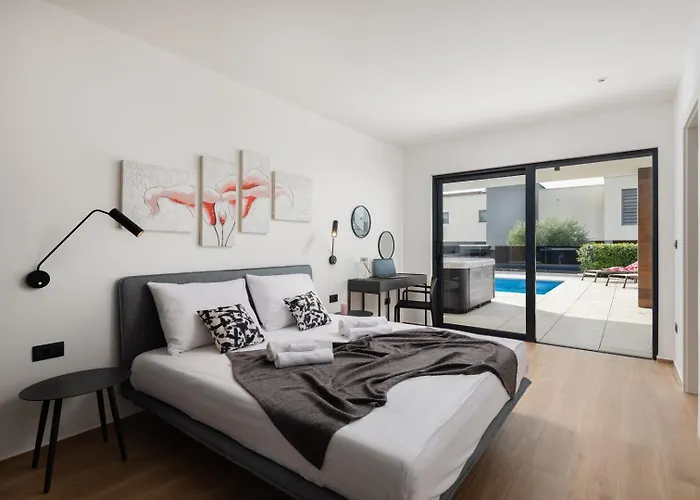 Old Olive Iv By Vivi Rent Vodnjan