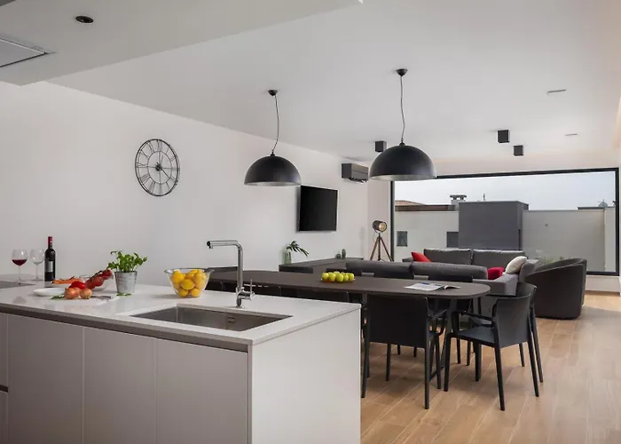 Old Olive Iv By Vivi Rent Villa