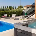 Vila Old Olive Iv By Vivi Rent