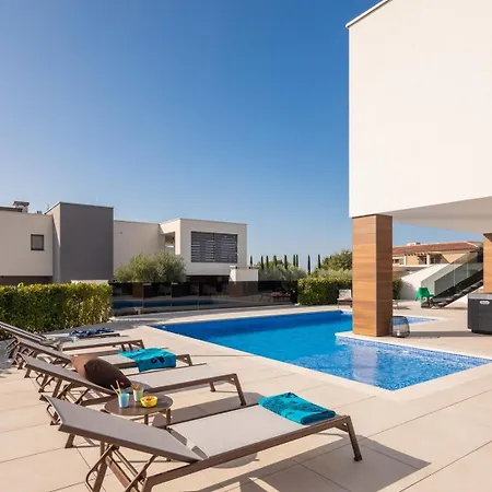 Villa Old Olive Iv By Vivi Rent