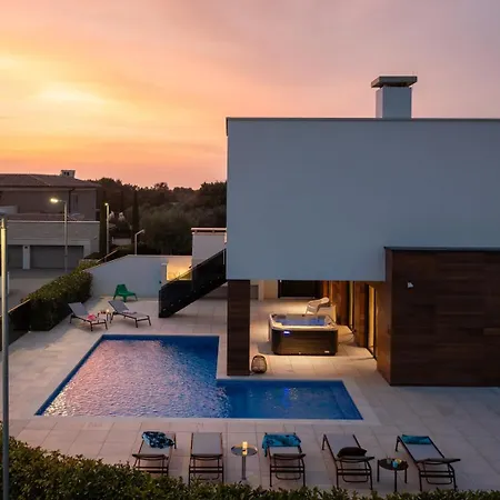 Old Olive Iv - Heated Pool - By Vivi Rent *