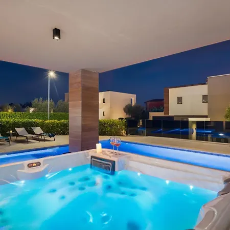 Villa Old Olive Iv - Heated Pool - By Vivi Rent *