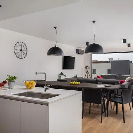 Old Olive Iv By Vivi Rent Villa